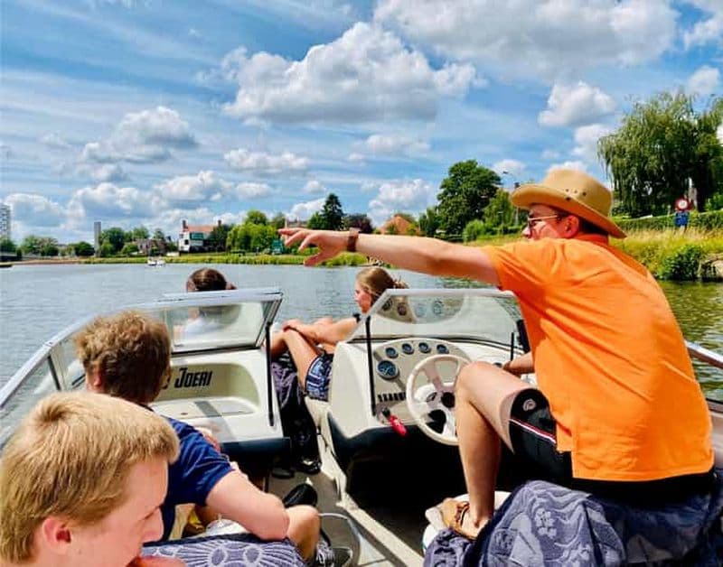 Billet Courtrai : Tour en bateau avec DJ Joeri (hors-bord - visite guidée)