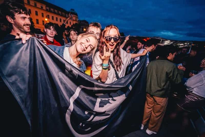 Billet Prague : fête sur un bateau avec open bar, DJ et boîte de nuit