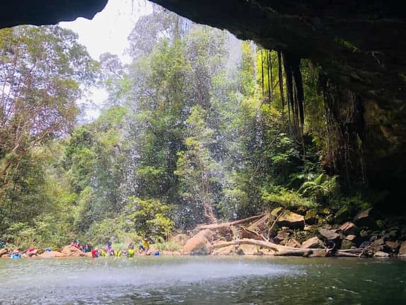 2D1N Randonnée dans la jungle jusqu'à 2 chutes d'eau avec un voyage en 4x4