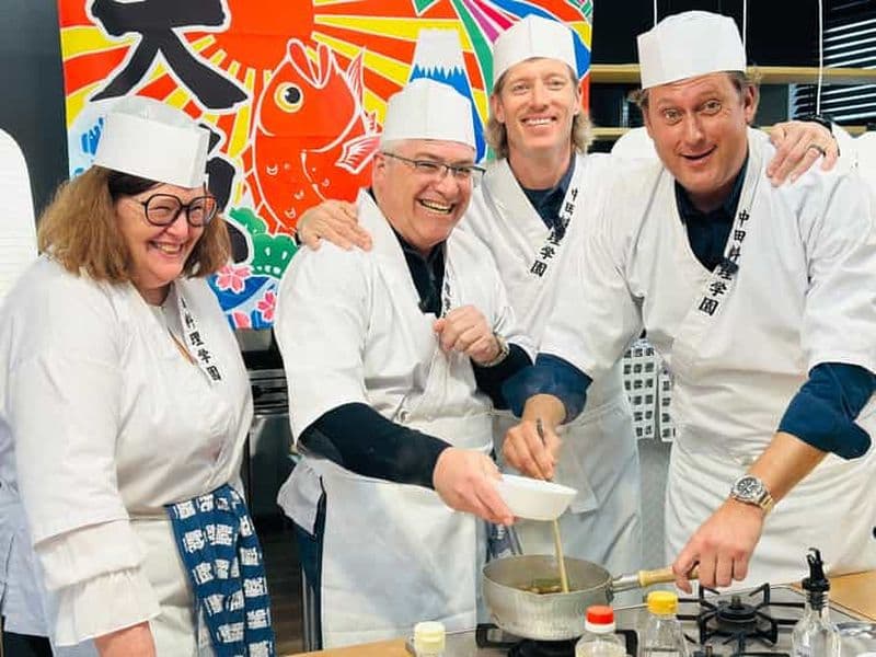 Cours de cuisine hivernal à Kanazawa : sushis et dashi-maki