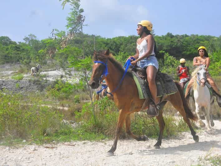 Randonnée à cheval sur la plage de Macao Découvrez le paradis à dos de cheval