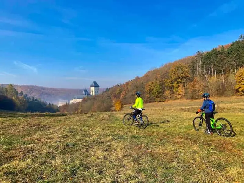 Excursion d'une journée en VTT au château de Karlstejn