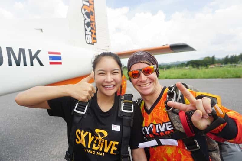 Expérience de saut en parachute en tandem avec Skydive Thailand