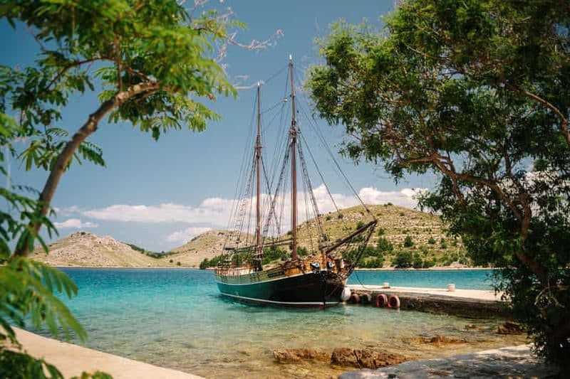 Billet Zadar : Excursion en bateau avec vin à volonté et 3 arrêts