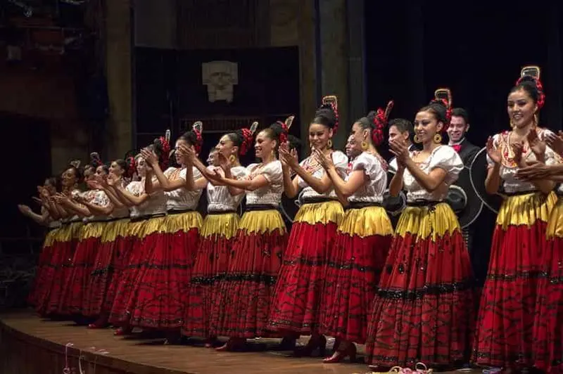 Profitez du Ballet folklorique au Palacio de Bellas Artes.