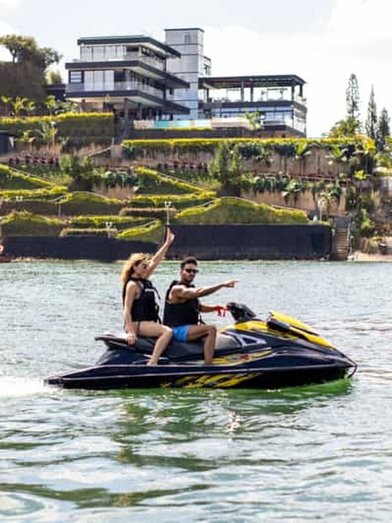 Guatapé : Jet ski sur le lac depuis le luxueux "Vivanti Resort".