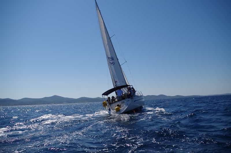 Au départ de Zadar : Excursion privée d'une demi-journée à la voile