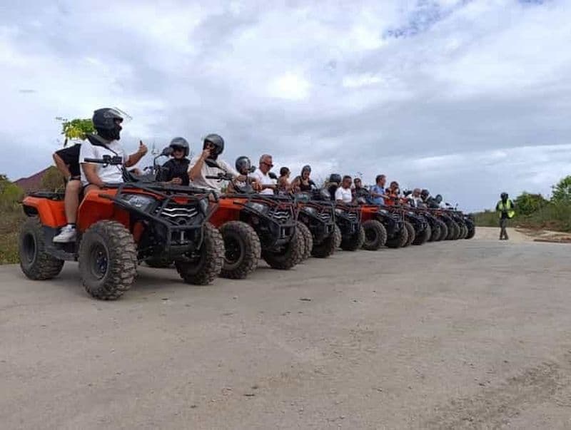 Excursions de 3 heures en quad à Nungwi et Kendwa le long des sentiers côtiers et à travers les villages.
