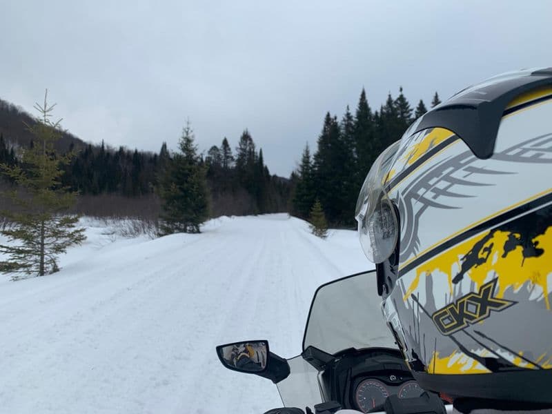 Balade en motoneige dans les Laurentides