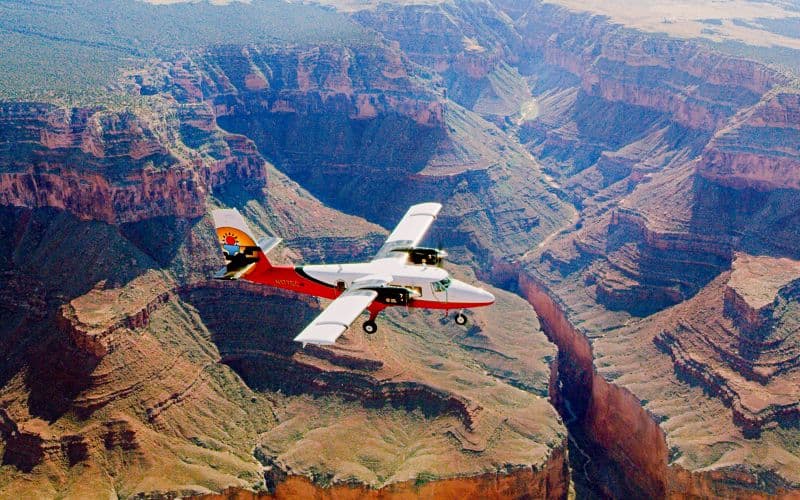 Vol de 70 minutes de Las Vegas au Grand Canyon West en avion/hélicoptère avec atterrissage sur le bord du canyon