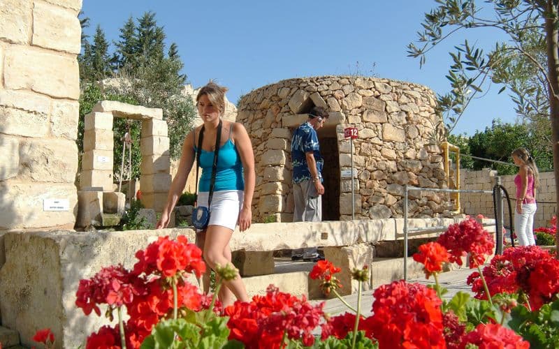Visite guidée d'une demi-journée des temples de Hagar Qim, du patrimoine calcaire et de la Grotte bleue