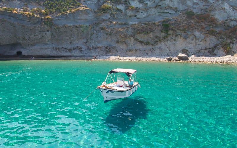 Depuis Rome : Excursion d'une journée sur l'île de Ponza avec visite en bateau et plongée libre facultative.