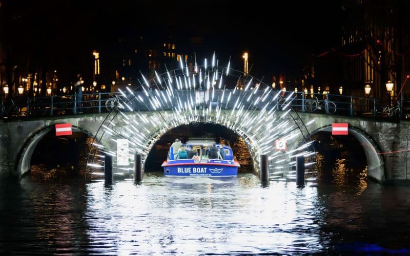 Festival des lumières d'Amsterdam : Croisière traditionnelle prolongée de 90 minutes avec vin et snackbox en option