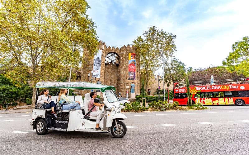 Billet Visite privée de Barcelone en tuk-tuk électrique
