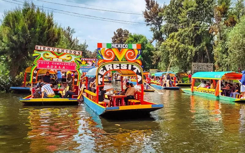 Excursion : Billets pour le musée Frida Kahlo avec promenade à Coyoacán et tour en bateau à Xochimilco