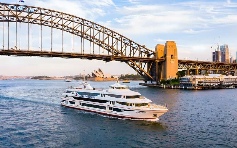 Déjeuner-croisière Captain Cook à 2 ou 3 plats dans le port de Sydney