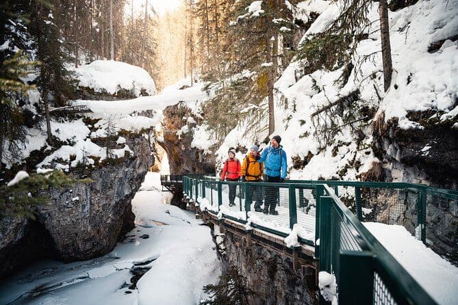 Balade sur la glace dans le Canyon Johnston de Banff