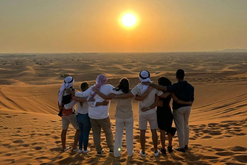 Excursion dans le désert de Dubaï avec safari sur les dunes, promenade à dos de chameau, spectacle et dîner
