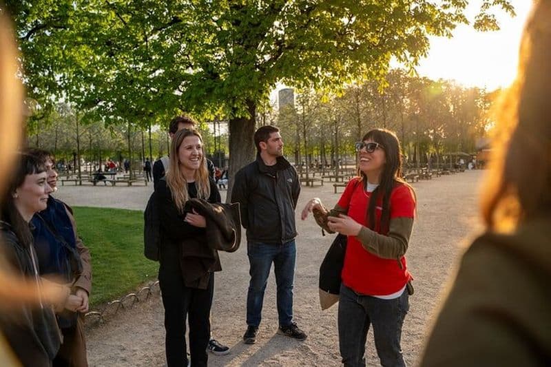 Visite de Saint-Germain-des-Prés et du Quartier Latin de Paris avec dégustations culinaires et jeu de pétanque