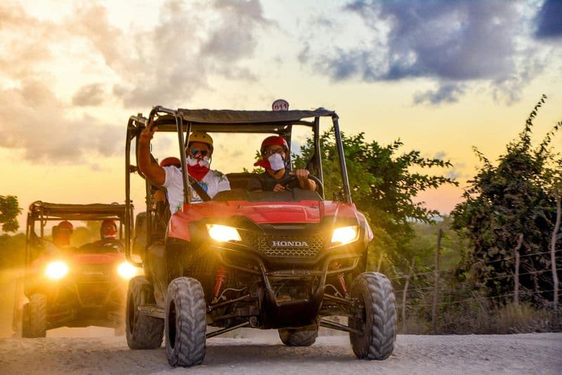 Visite en buggy en soirée à Punta Cana, avec dîner dominicain