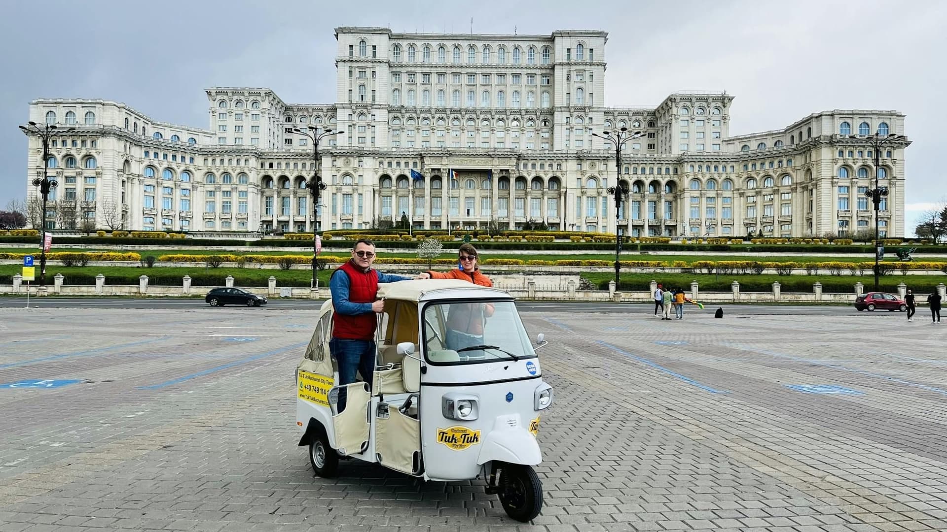 Visite guidée des points forts de Bucarest en tuk-tuk