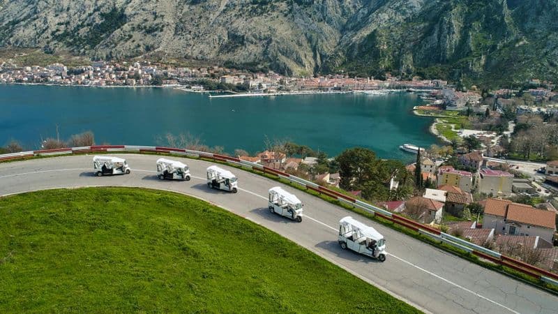 Excursion de 2h30 en tuk-tuk le long de la baie de Boka au départ de Kotor