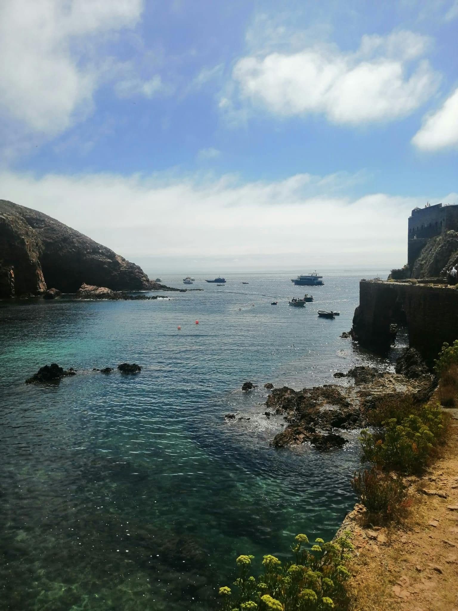 Excursion sur l'île de Berlenga, visite d'une grotte en bateau à fond de verre et plongée en apnée