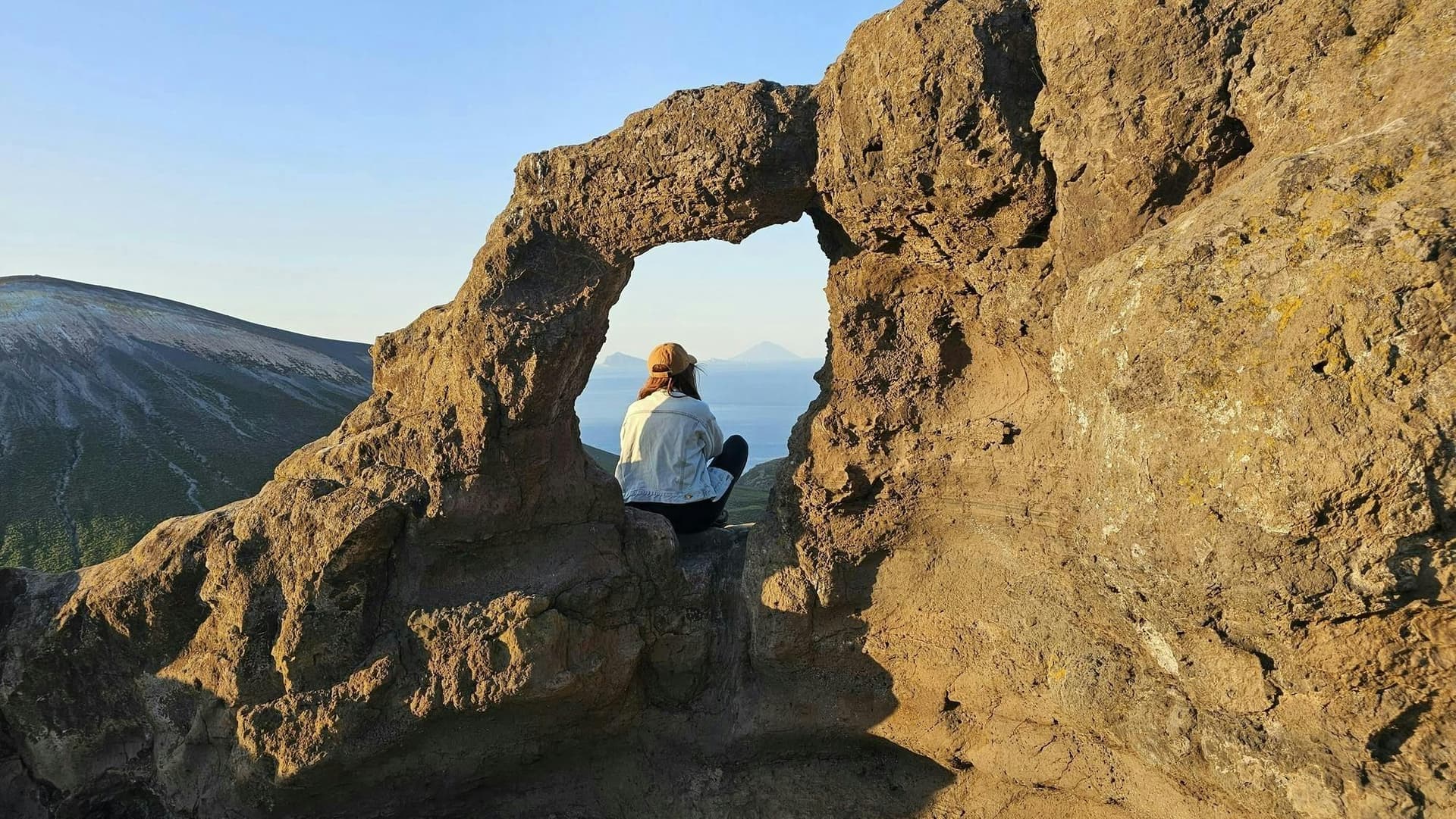 Billet Trekking through volcanic landscapes on Vulcano Island