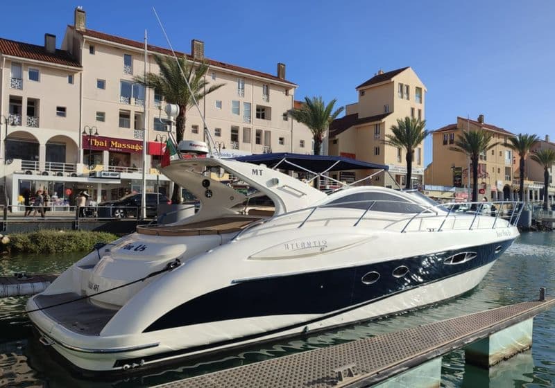 Location de bateau - AZIMUT GOOBY ATLANTIS 47 (Motorboat)