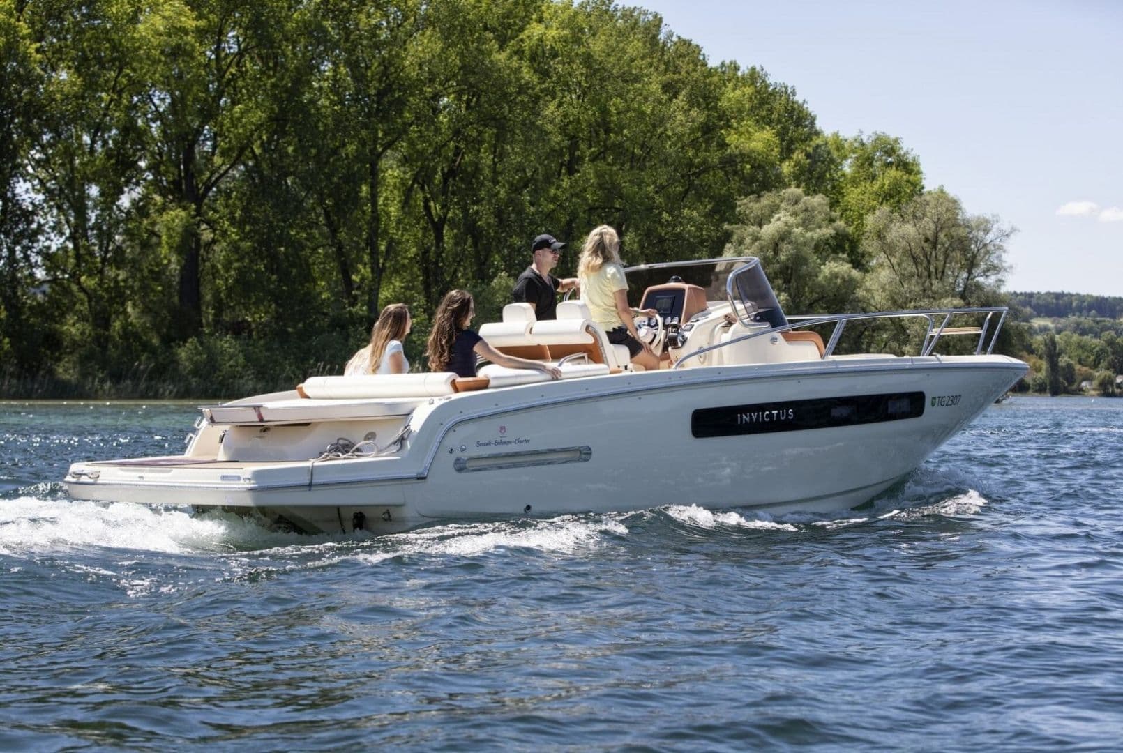 Invictus 280 CX (Motorboat)
