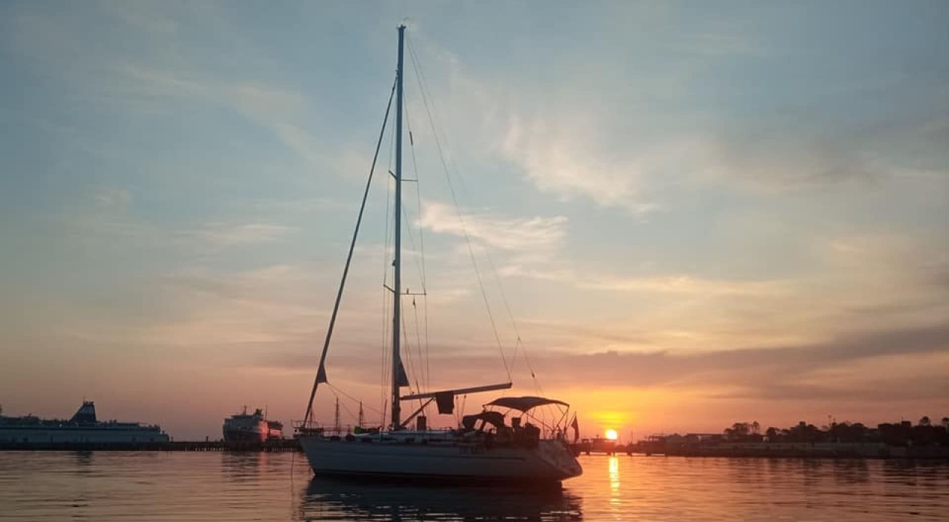 Billet Bavaria 42 (Sailboat)