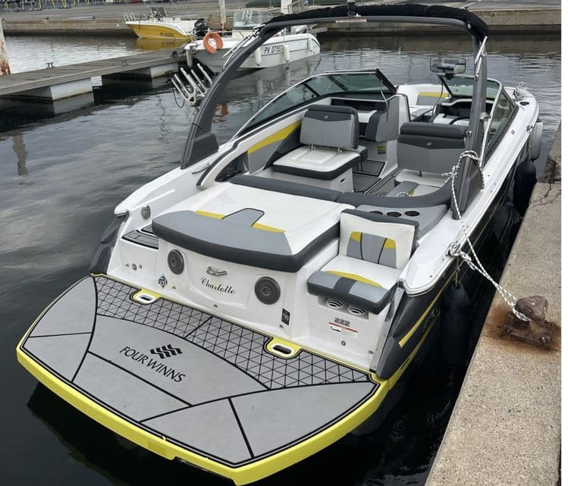 Four Winns TS 222 (Motorboat)