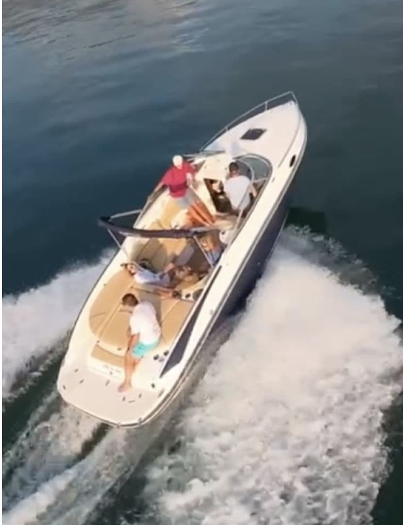 Rinker 246 Cabin (Motorboat)