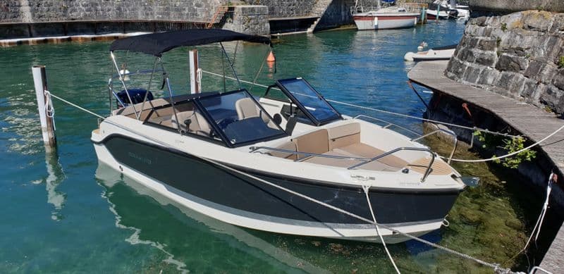 Quicksilver Activ 555 Bowrider (Motorboat)