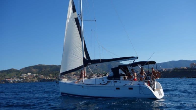 Hunter 38 (Sailboat)