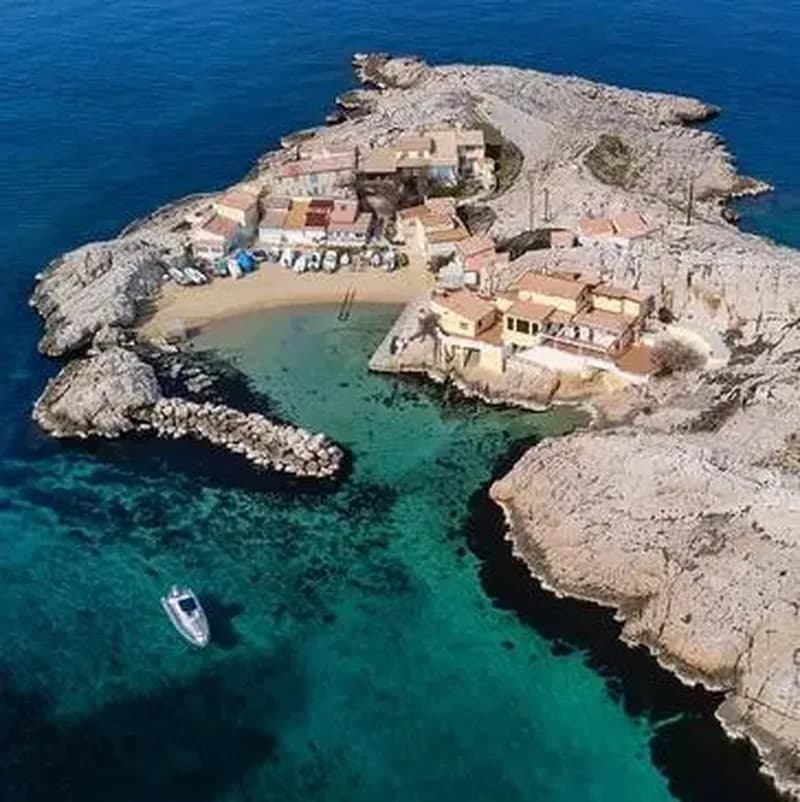 Balade en bateau et snorkeling dans les Calanques de Marseille
