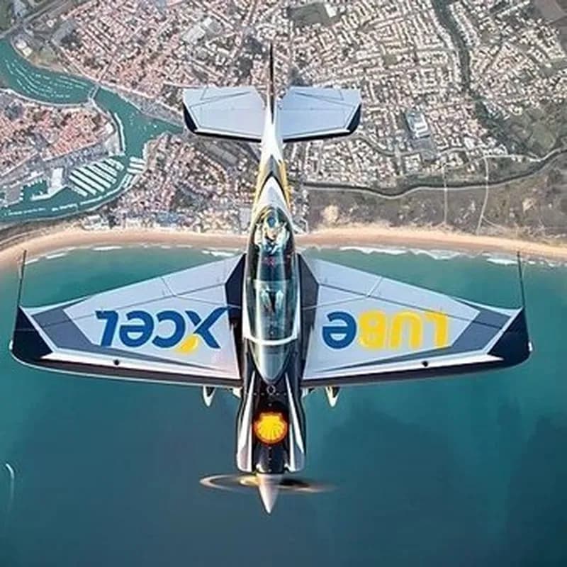 Voltige et Mission de Combat en Avion à La Roche-sur-Yon