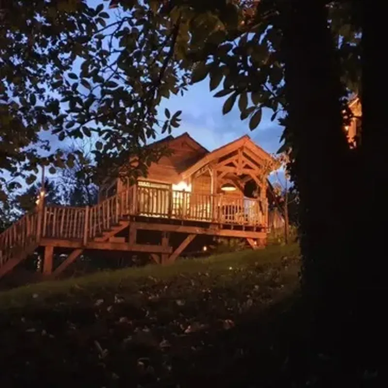 Nuit en Cabane Familiale avec Spa près de Limoges