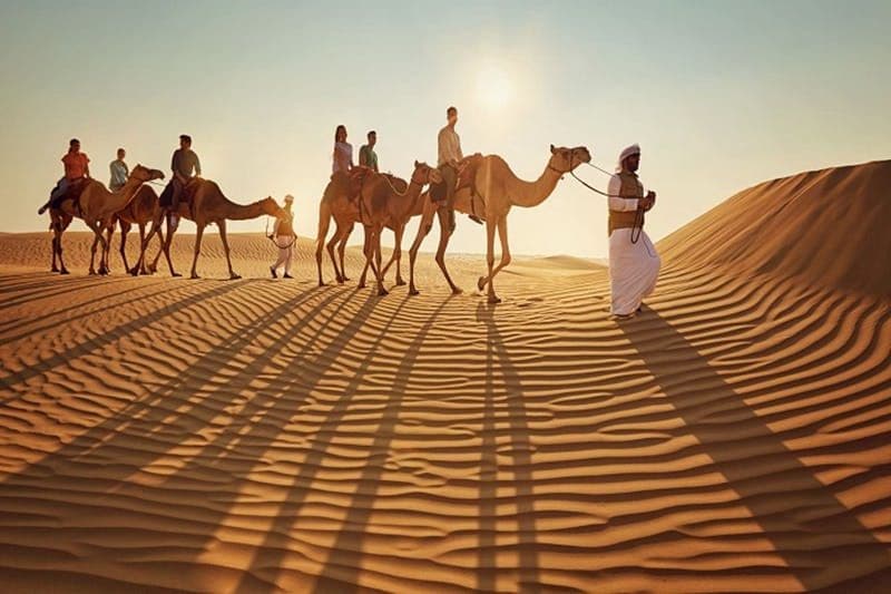 Safari dans le désert au coucher du soleil : Planche à voile et Bab Al Shams Dîner à Al Hadheerah