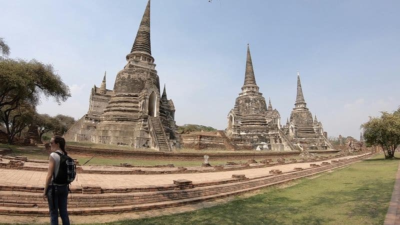 Promenade à bicyclette dans la ville d'Ayutthaya