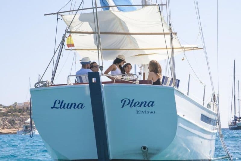 Ibiza : Bateau à voile privé avec Open Bar Premium, nourriture et musique