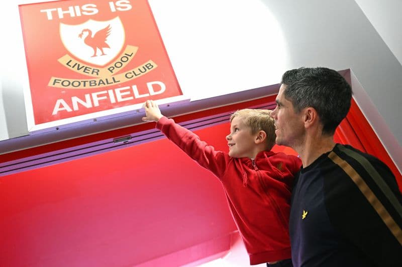 Visite guidée en train du stade et du musée du Liverpool Football Club depuis Londres