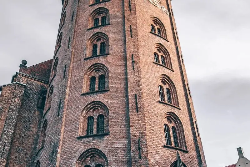 Copenhague : La chasse au mystère autoguidée du meurtre de la tour ronde