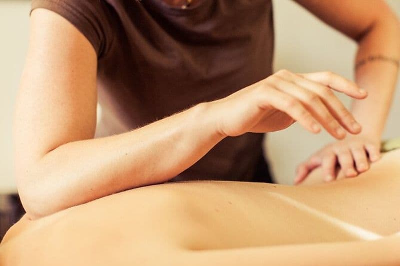 Massage aux pierres chaudes de 90 minutes et spa des pieds