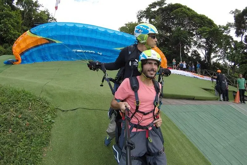 Équipe de vétérans du vol de parapente à Rio de Janeiro
