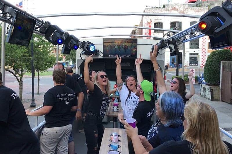 Billet Bus de fête en plein air avec DJ et barman 21 +