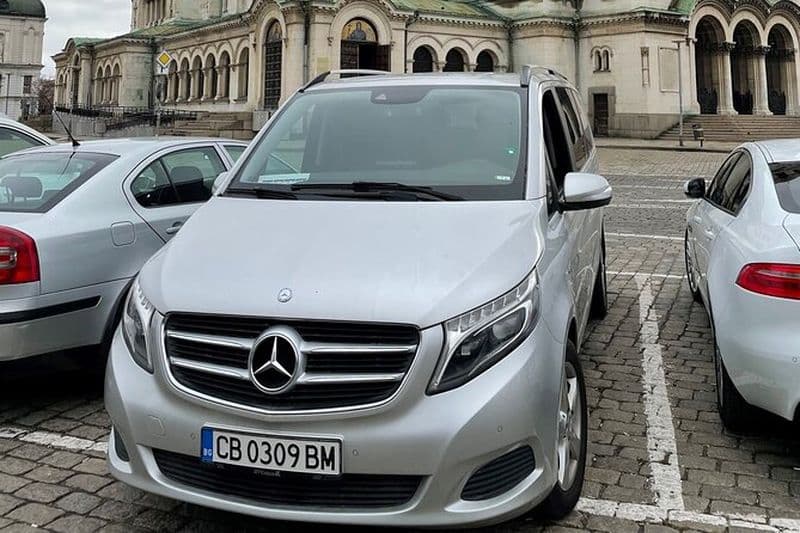 Transfert de l'aéroport de Sofia à votre hôtel à Sofia en classe VIP Mercedes V