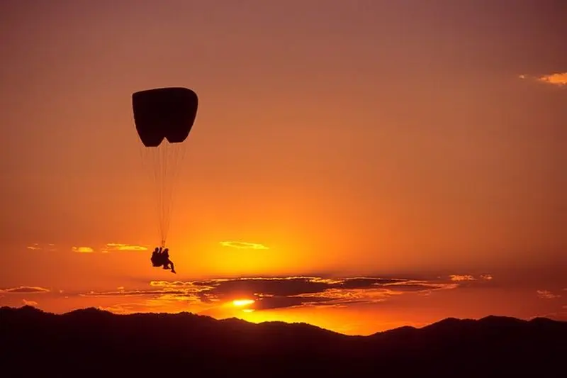 Parapente VIP au coucher du soleil dans la province de Puntarenas
