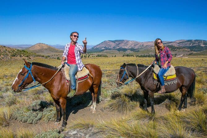 Le centre de Bariloche à cheval avec des plats traditionnels argentins Asado