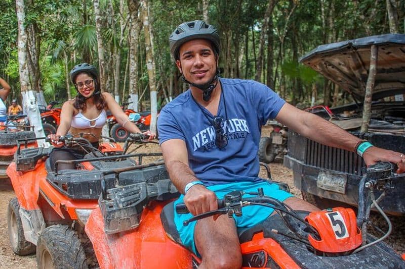 Conduisez un VTT partagé, nagez dans un cénote et des tyroliennes à Cancun